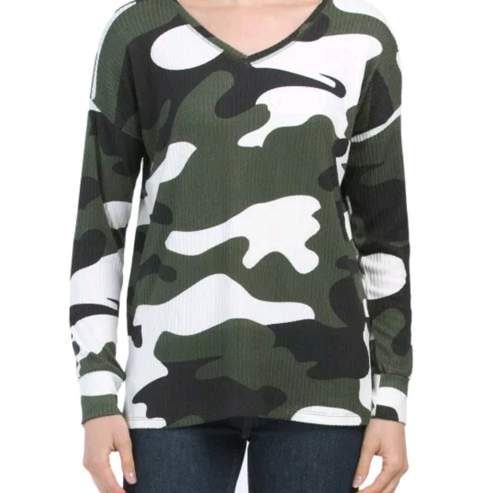 GREIGE Women's Long Sleeve V-neck Pullover Green Camo Top NWT Size L